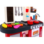 Kuchyňa + chladnička a vodovodný kohútik